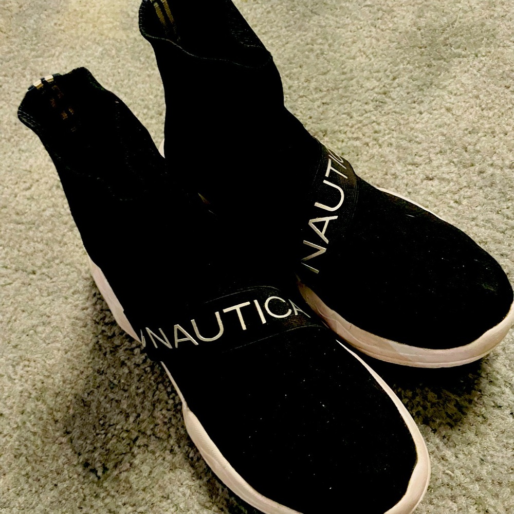 Woman’s Nautica sock-shoes